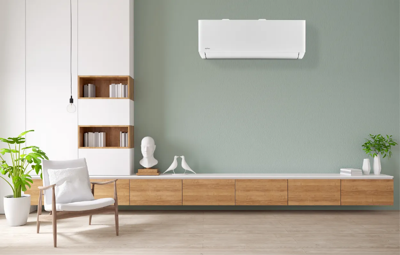Máxima potencia para salones grandes, oficinas y espacios abiertos Este modelo está pensado para climatizar espacios donde se necesita una capacidad superior. Sus 5.547 frigorías/hora permiten enfriar grandes estancias con rapidez, incluso durante los días de más calor, manteniendo una temperatura estable y agradable. En modo calefacción, alcanza una potencia calorífica nominal de 6.050 kcal/h, equivalente a 7,03 kW, ofreciendo una respuesta muy potente para invierno o entretiempo. Esto lo convierte en una opción ideal para salones grandes, comedores, oficinas amplias, despachos grandes, locales pequeños o zonas abiertas de vivienda donde un equipo de menor potencia podría quedarse corto.